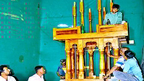 कोल्हापूर : अंबाबाईच्या रथाचे वजन झाले कमी