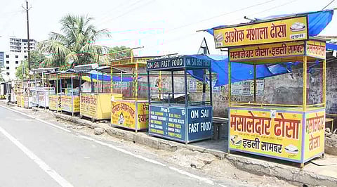 खाद्यपदार्थ विक्रीचे अनधिकृत स्टॉल; खडकी परिसरातील चित्र