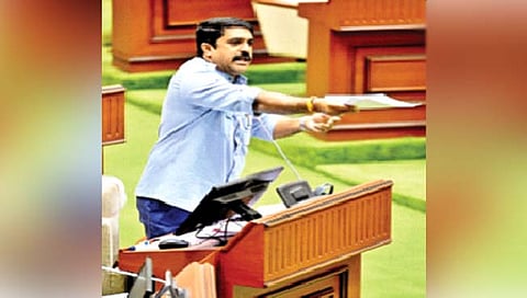 गोवा : नोकर्या विकल्या 70 कोटींना : विजय सरदेसाई