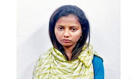 कोल्हापूर : ‘ती’ महाविद्यालयीन विद्यार्थिनी बनून मारायची महिलांच्या पर्सवर डल्ला