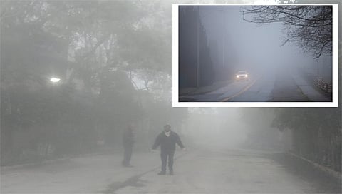 दिंडोरी : वातावरणातील बदलामुळे येथील परिसराला माथेरानचे स्वरूप प्राप्त झाल्याने नागरिक थंडीचा असा आनंद घेत आहेत.