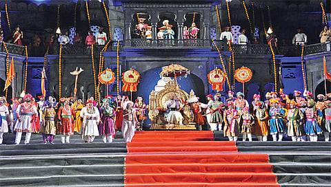 नाशिक ः छत्रपती संभाजी महाराजांचे जीवनचरित्र मांडणार्या शिवपुत्र संभाजी या महानाट्याने प्रेक्षकांच्या डोळ्यांचे पारणे फेडले.(छाया : रुद्र फोटो)