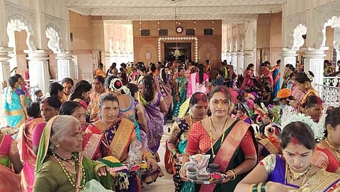 धाकट्या पंढरपूरात संत मुक्ताबाईच्या चरणी लोटला सुवासिनीची जनसागर; इंदापूरात मकर संक्रांत उत्साहात