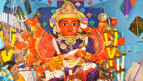 नाशिक : गोदाघाटावरील सांडव्यावरच्या देवी. (छाया - रुद्र फोटो )