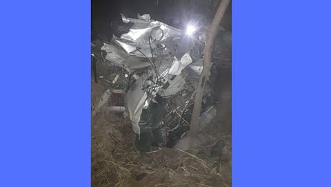 मध्य प्रदेशात विमान कोसळून वैमानिकाचा मृत्यू ; १ जण जखमी