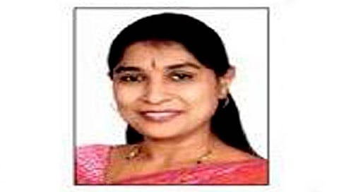 मुंबई : माजी नगरसेविका सुरेखा पाटील अखेर शिक्षिका पदावरून निलंबित