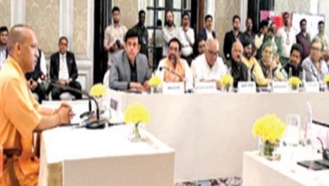 मुख्यमंत्री योगींनी मुंबईतून मिळवली तब्बल 5 लाख कोटींची गुंतवणूक