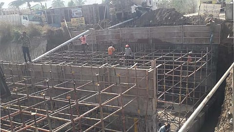 मुदाळतिट्टा : पाण्यासाठी शेतकरी ढाळतोय अश्रू, रस्त्यासाठी प्रवासी वर्ग फोडतोय टाहो!