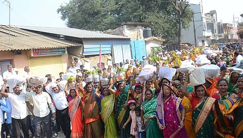 कोल्हापूर : मुरगूडच्या अंबाबाई मंदिरासाठी गावाचा गारवा: भाविकांची मोठी गर्दी