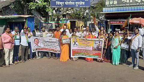 विंचूर : विरोधी पक्षनेते अजित पवार यांचा निषेध नोंदवताना भाजपा लासलगाव मंडल पदाधिकारी व कार्यकर्ते. (छाया: प्रकाश जाजू)