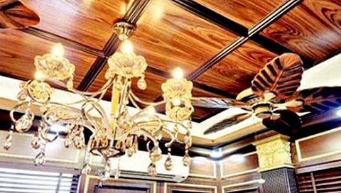 सांगली : पालकमंत्र्यांचे शासकीय कार्यालय की राजवाडा !