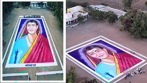 सटाणा: मुंजवाड येथील जनता विद्यालयात कलाशिक्षक दिगंबर अहिरे यांनी ११००० स्क्वेअर फुटात साकारलेली सावित्रीबाई फुले यांच्या प्रतिमेची रांगोळी. (छाया:सुरेश बच्छाव)