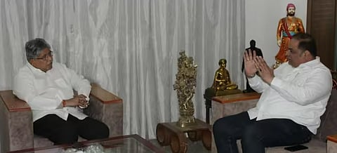 भिडे वाडा स्मारकचा प्रश्न सुटण्याच्या मार्गावर? चंद्रकांत पाटलांनी घेतली थेट भिडे वाड्याच्या जागेच्या मालकाची भेट