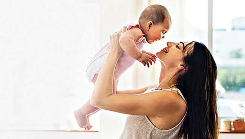 जादा अपत्य जन्माला घालणार्या महिला कर्मचार्याला पगारवाढ