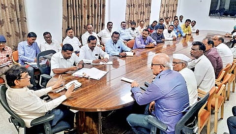 कोल्हापूर : बाजार समितीत आज पोलिस बंदोबस्तात गूळ सौदे