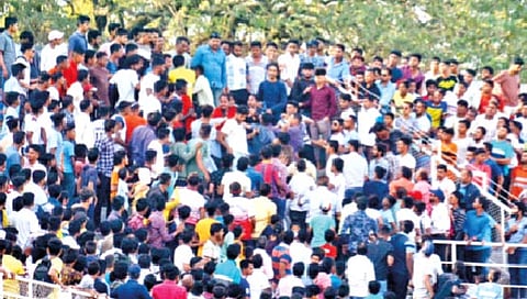 Kolhapur Football : हुल्लडबाजांमुळे कोल्हापूरच्या फुटबॉलला गालबोट!