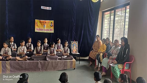 नाशिक : अथर्वशीर्ष पठण करताना विद्यार्थी.