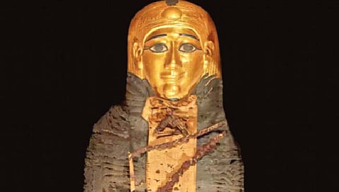 A gold-plated mummy : इजिप्तमध्ये सापडली सोन्याने मढवलेली ममी