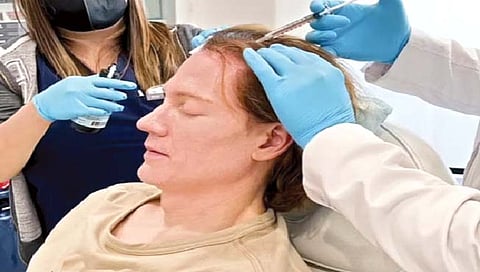 या सीईओचा नादच खुळा; तरुण दिसण्यासाठी दरवर्षी १६ काेटी खर्च, २ डझन सप्लिमेंट्सह ग्रीन ज्युसने दिवसाची सुरूवात