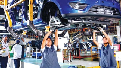 Automobile Industry : वाहन उद्योगात रोजगार वाढीची संधी