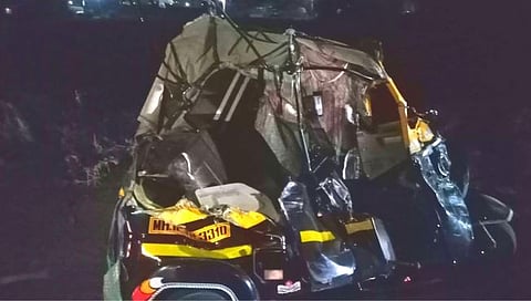 नगर : पुणे-नाशिक मार्गावर भीषण अपघात! तीन वाहनांच्या धडकेत दोनजण ठार, तर दोघेजण गंभीर जखमी