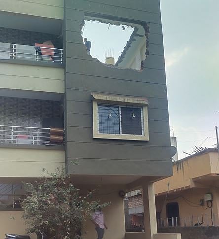 वडगावात अनधिकृत इमारतीवर कारवाई