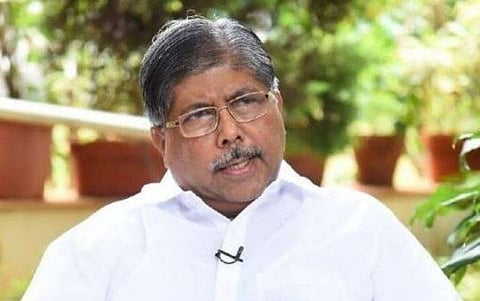 पुणे : गदिमांचे स्मारक वर्षात पूर्ण करा : पालकमंत्री चंद्रकांत पाटील