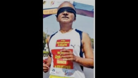 Circuit Bench Kolhapur : कोल्हापूर सर्किट बेंचसाठी डोळ्यावर काळी पट्टी बांधून मॅरेथॉनमध्ये धावला