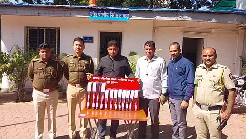 नाशिकमध्ये हार्डवेअरच्या दुकानातून कोयत्यांची विक्री, १२ कोयते जप्त