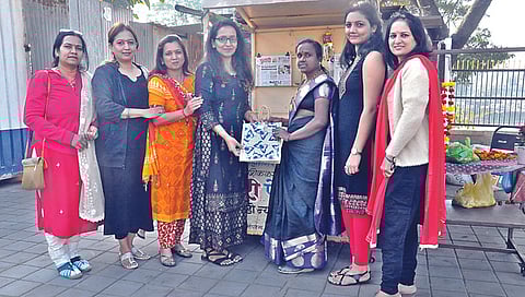 दै. ‘पुढारी’च्या आवाहनास उदंड प्रतिसाद ; वाचकांनी केली वृत्तपत्र विक्रेत्यांची संक्रांत गाेड