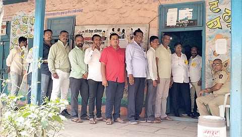 देवळा : मतदानासाठी लागलेली रांग. (छाया : सोमनाथ जगताप)