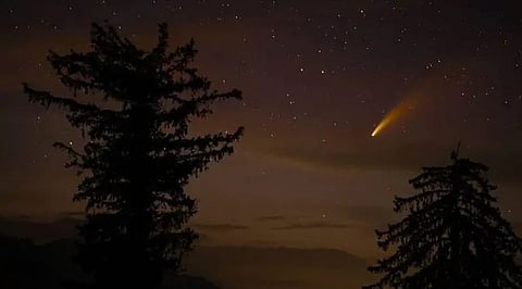 …‘तो’ येतोय… त्याला पाहायला तयार राहा! 50 हजार वर्षांनंतर पृथ्वीच्या दिशेने येणारा धूमकेतू पाहण्याची संधी