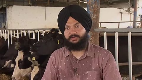 Farmers Envention : शेतकऱ्याच्या जुगाडाने संपूर्ण गाव शिजवतंय मोफत अन्न