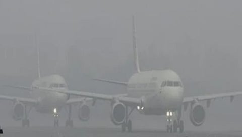 खराब हवामान, धुक्यामुळे राजधानी दिल्लीतील विमानसेवा विस्कळीत