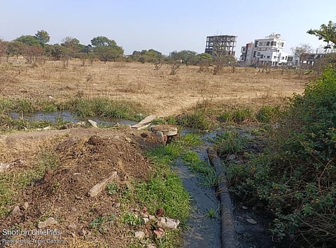 सासवड : शहरातील गटार सोडले उघडयावर; नगरपालिकेची ३६ कोटी ५३ लाखाची गटार योजना रखडली