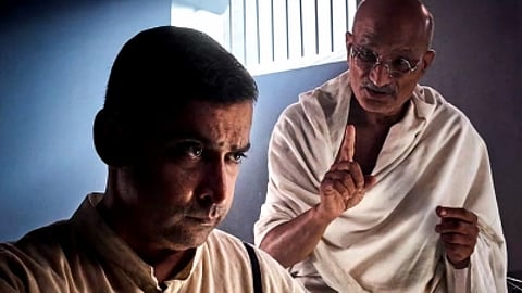 'गांधी गोडसे- एक युद्ध'