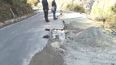 Joshimath Sinking : जोशीमठमधील नागरिकांचे पुनर्वसन करण्याचे निर्देश सरकारला द्या; न्यायालयात याचिका