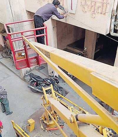 धायरीतील पथदिवे अखेर सुरू; सुतार आळीत नागरिकांत समाधान