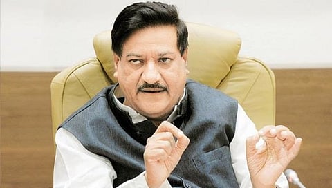 मराठा आंदोलकांवरच्या हल्ल्याची जबाबदारी घेत गृहमंत्र्यांनी तात्काळ राजीनामा द्यावा : पृथ्वीराज चव्हाण