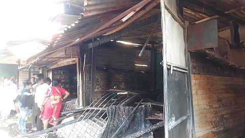 दुकाने जळून खाक