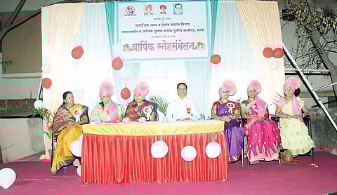 सावित्रीच्या लेकींनो आकाशाला गवसणी घाला! राणीताई लंकेंचे मुलींना आवाहन