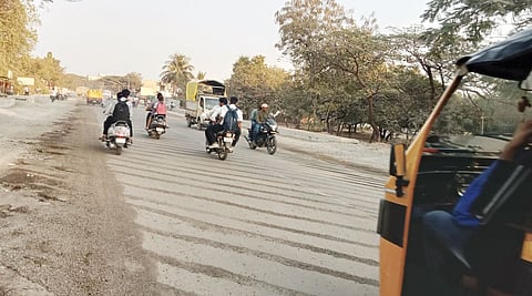 निरा-बारामती राज्य मार्गाचे काम संथगतीने; स्थानिक नागरिकांमधून तीव्र नाराजी