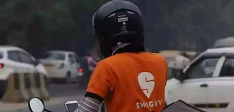 Telangana | कुत्र्याच्या हल्ल्यानंतर पहिल्या मजल्यावरुन उडी मारलेल्या स्विगीच्या डिलिव्हरी बॉयचा मृत्यू