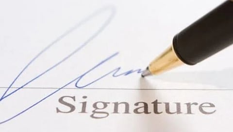 The signature : ‘सही’त हे बदल करा आणि व्हा ‘मालामाल’, जाणून घ्या सही कशी असावी आणि तिचे फायदे