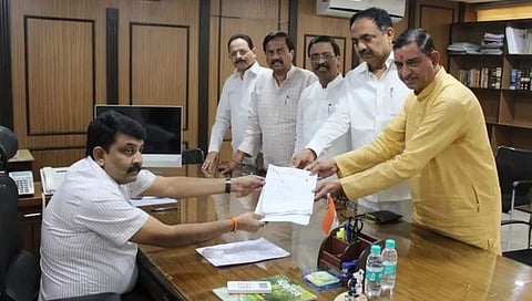 कोकण शिक्षक मतदारसंघ निवडणुकीसाठी आठ उमेदवार रिंगणात; शिक्षक परिषदेचे वेणुनाथ कडू यांची माघार