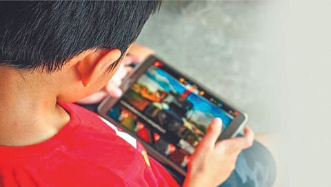 Internet Addiction Disorder : गॅझेटस्चा अतिरेक; इंटरनेट अॅडिक्शन डिसऑर्डरचे लहानगेही बळी