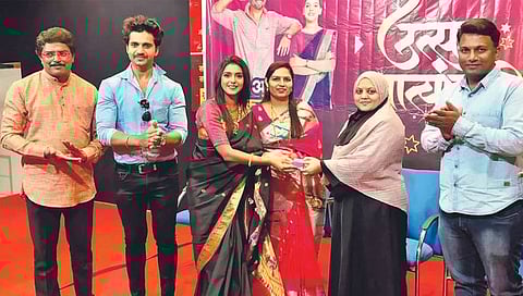 सातारा : झी मराठीच्या कलाकारांसह कस्तुरींनी धरला ठेका