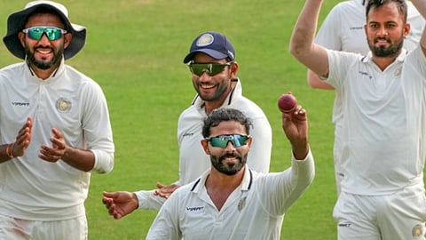 Ravindra Jadeja : पाच महिन्यानंतर पुनरागमन करणाऱ्या रवींद्र जडेजाचा ‘रणजी’मध्ये कहर; पटकावल्या ७ विकेट (VIDEO)