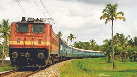 रत्नागिरी : कोकण रेल्वे मार्गावरील आणखी सहा गाड्या विजेवर धावणार