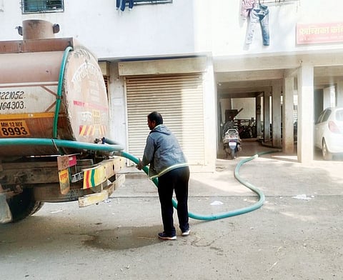 धायरीत हंडाभर पाण्यासाठी चिरीमिरी!